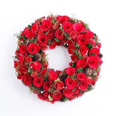 China Chips Customized High Quality Christmas wooden braid the Front Door Red Wood Chips flower garland for sale