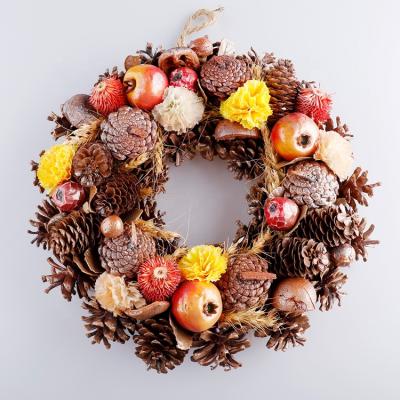 China Natural Holiday Decoration China Factory Thanksgiving Day Decoration Pine Cones Door Wreath for sale