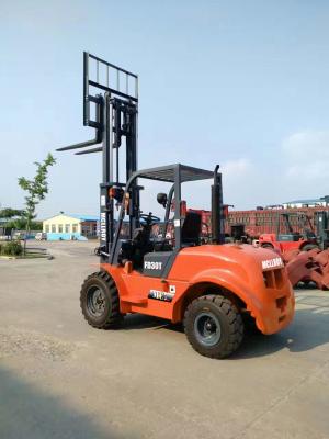 China Reliable All-Terrain Forklift Truck For Facilitates The Movement Of Goods From One Location To Another à venda