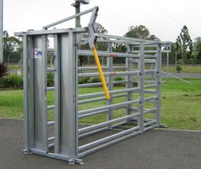 China Durable Cattle Handling Equipment Heavy Duty Farm Fence Panels for sale