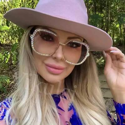 China Fashion Sunglasses Clear Lens Women Oversized Sunglasses Vintage Shades Luxury Rhinestone Square Sunglasses for sale