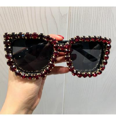 China Fashion Sunglasses 2019 Square Sun Glasses Black Rhinestone Bling Glass Vintage Women Sun Glasses UV400 for sale