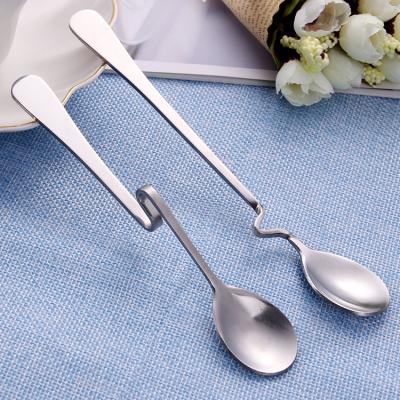 China Sustainable High Quality Stylish Bending Hanging Cup S Shape Stainless Steel Tea Cup Teaspoon for sale