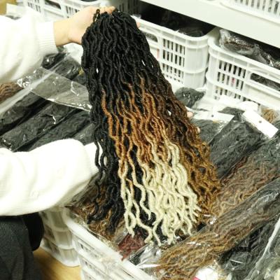 China PREMIUM SYNTHETIC HAIR 18 inch gypsy wavy synthetic braiding locs lock ombre hair extension jumbo braids crochet braid hair gypsy locs for sale