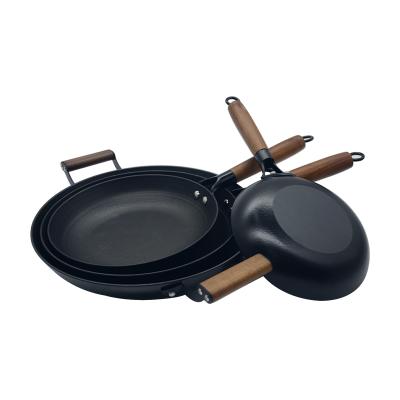 China Sustainable 4 Piece Cookware Wok Pans Set Honeycomb Coating Non-Stick Non-Toxic Wooden Handle Cast Iron Wok Set for sale