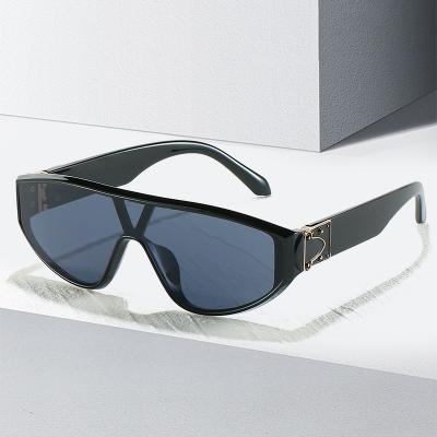 China 2022 Latest Fashion Sunglasses Frame Big Shading Designer Against UVA UVB Ray Clear Fashion Sunglasses OEM Men's for sale