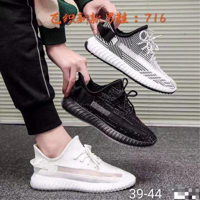 China 2020 New Style Breathable Fabric Training Shoes Men Sport Casual Shoes Men's Sports Shoes for sale