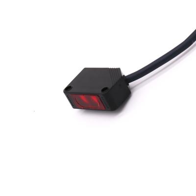 China DINGGAN Industrial Diffuse Reflection Square PNP Photoelectric Sensor For Outdoor Passengers Pass Detection for sale