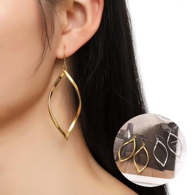 China Fashion Factory Wholesale Low Price Gold Plated Silver Plated Earrings Hoop Earrings for Women for sale