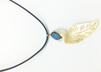 China Handmade Natural Shell Jewelry Double Leaf Necklace With Gold Palting for sale