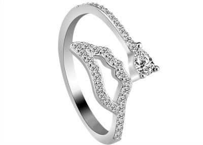 China Girlfriend Gift 925 Sterling Silver Rings With White Crystal Lip Shaped for sale