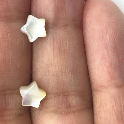 China Natural Mother Of Pearl Stud Earrings for sale