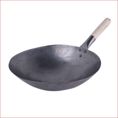 China Sustainable Hand Hammered Chinese Restaurant Cantonese Carbon Steel Wok With Wooden Handle for sale