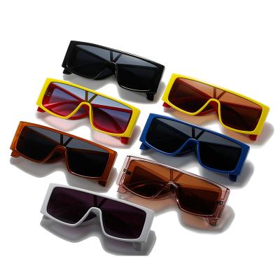 China Fashion Sunglasses 2022 Designer Luxury Sunglasses Women Brand Oversized Square Sunglasses for sale