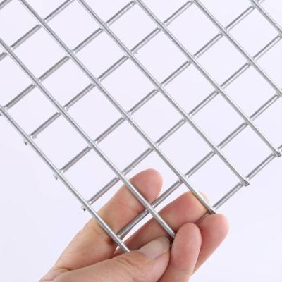 China Strong Welded Wire Mesh Panel / Welded Wire Mesh Panel 4x4 / 3x3 Galvanized Livestock Welded Wire Mesh Panel for sale