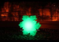 China Luces de la Navidad al aire libre recargables del copo de nieve del LED, lámparas de pie únicas del copo de nieve  en venta