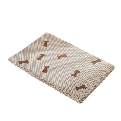 China Waterproof Smell Controlling Reusable Dog Pee Pad Mesh 3d Diaper Soft Burglary Cat Sand Mat Waterproof for sale