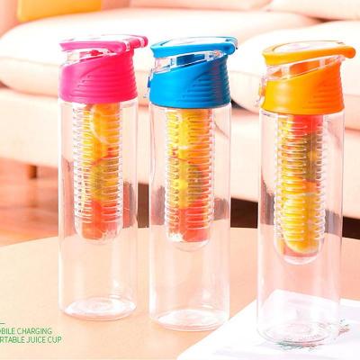 China Wholesale Sustainable Fruit Water Bottle 700ML Plastic Sports Cup Infuser With Handle BPA Free Fruit Infused Water Bottle Tritan Plastic for sale