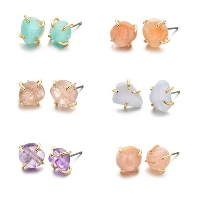 China 14k Gold 6mm Purple Gray Irregular Natural Stone Crystal Trendy Red Pink Blue Earrings 14k Stud Stone Earring For Lady for sale