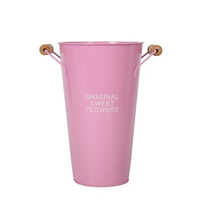 China New Fashion Flower Garden Retro Balcony Iron Canister Flower Bucket Modern Custom Metal Bucket Watering Wrought Iron Flower Pot Stands for sale