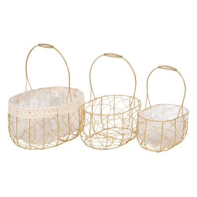 China New Designer Artificial Flower Viable Hanging Baskets Iron Mesh Basket Iron Flower Basket With Plastic Liner for sale