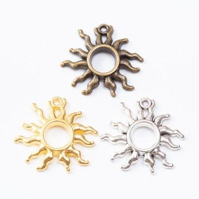 China Simple design stylish cheap price sun shape alloy necklace throw pendant for men for sale