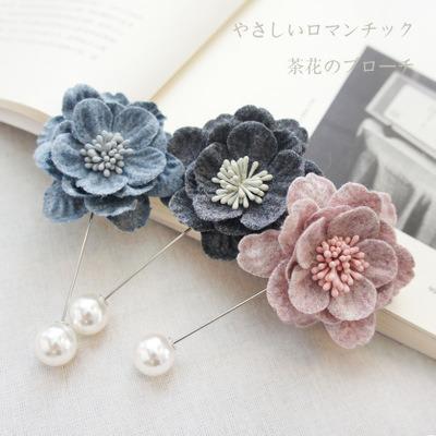 China Hot Dress Decoration Items Jewelry Wool Woven Fabric Pearl Sweater Camellia Brooch For Women for sale