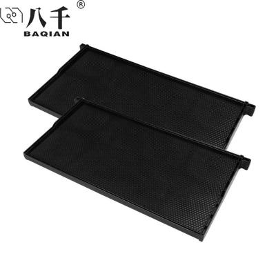 China Plastic Black Bee Farm Hive Frames 483 x 232 mm Black Hive Frames With Plastic Bee Base Sheets For Bees for sale