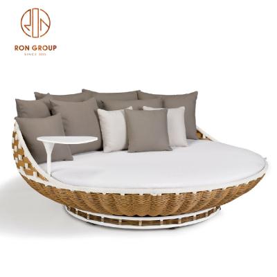 China Latest Designs Durable Outdoor Daybed Wicker Outdoor Furniture Large Pool Sun Bed for sale