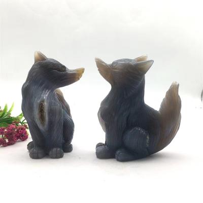 China Europe Wholesale Natural Amazing Hand Carved Wolf Geode Wolf Statue Natural Decorative Carvings Agate for sale