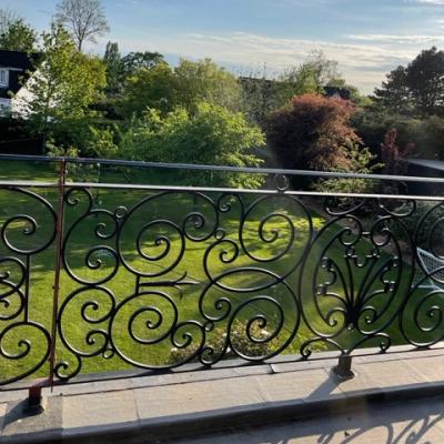 China Modern Steel Fence Fence Tubular Steel Wrought Iron Fence for sale