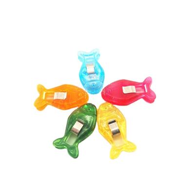 China Fashionable and Convenient Simple Plastic Small Clip Fish Shaped Hemming Patchwork Technology Color Folding Clip Stationery Sewing Transparent Mixed Book for sale