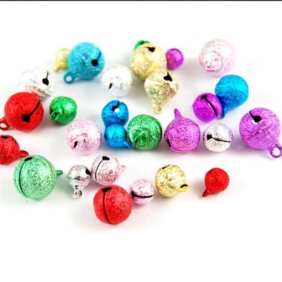 China Beautiful and Colorful High Quality Matte 14mm Jewelry Round Wrinkles Decoration Matte Bell Christmas Tree Christmas Bell Key Chain with Bell Pendant for sale