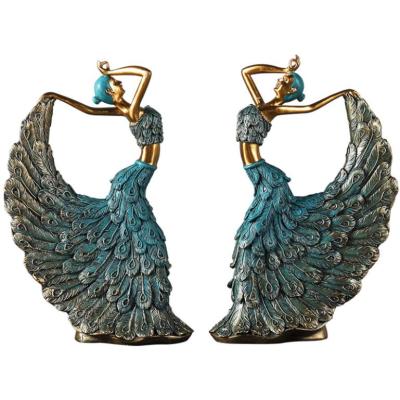 China Beautiful European classical peacock dance pattern crafts resin household ornaments for sale