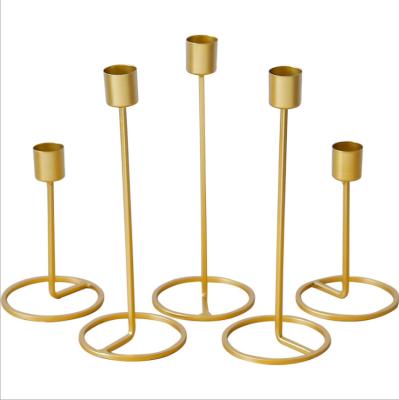 China 2021 Creative European Romantic Golden Wax Gold Decoration Wedding Dining Table Home Single Iron Main Candlestick For Home Decor for sale