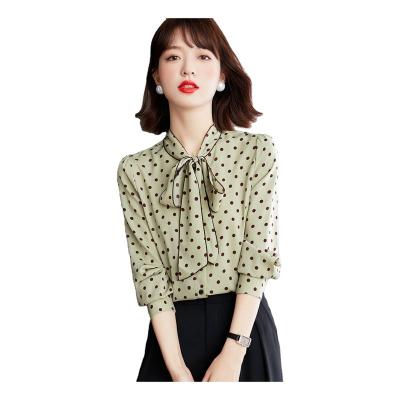 China Factory price cheap v-neck anti-pilling no decorations easy to match loose women's blouses and shirts for sale