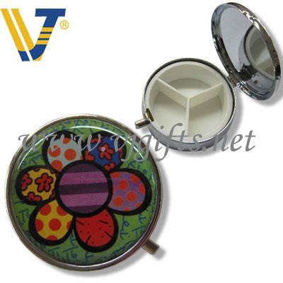 China Eco-friendly Weekly Pill Organizer Hot Selling Round Shaped Wholesale Metal Pill Box With Nice Pattern for sale