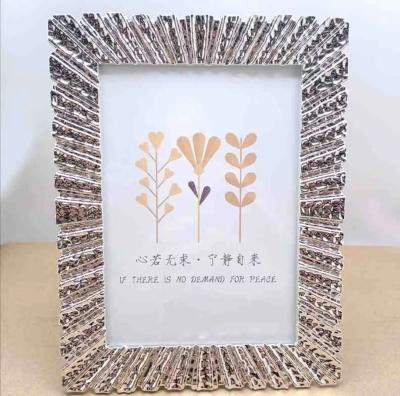 China Luxury custom factory hot sale metal picture frame picture frame set 6 inch 7 inch wedding photo frame room desk model deco for sale