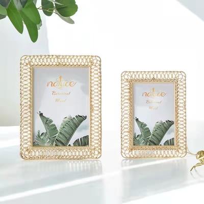 China Hot Selling Luxury Customizable Modern Metal Picture Frame Picture Frame Set 6 Inch 7 Inch Wedding Photo Frame Model Room Office Deco for sale