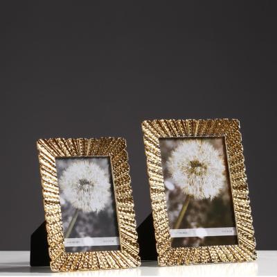 China Handmade European Style Light Luxury Metal Gold Picture Frame Set Living Room Bedroom Photo Frame Decoration 6 Inch 7 Inch Home Decorations for sale