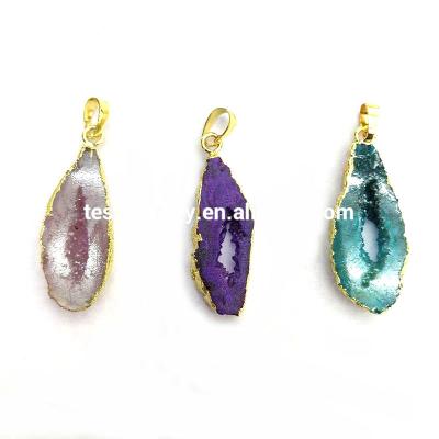 China Natural Crystal Quartz Pendant Geode Window Druzy Gray Freeform Raw Gemstone Necklace Rainbow Pendants Rainbow Crystal Geode Slice Druzy Gemstone Pendant for sale