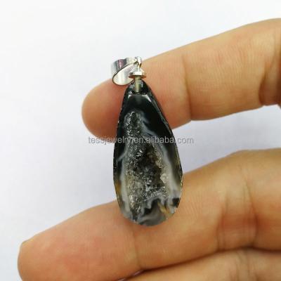 China Natural Gray Color Geode Crystals Agate Druzy Freeform Drop Gemstone Pendants Geode Crystals Pendant for sale