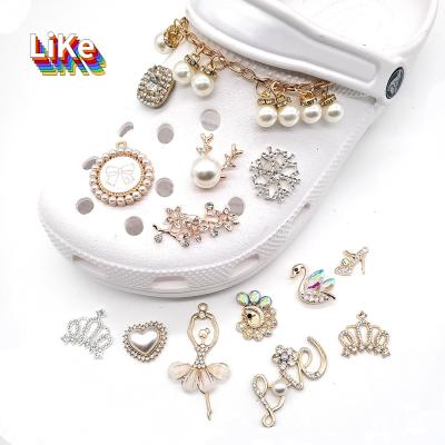 China Shoe Buckle Ladies Shoes Beads With Masonry Bead Chain Clogs Shoe Diamond Charms for sale