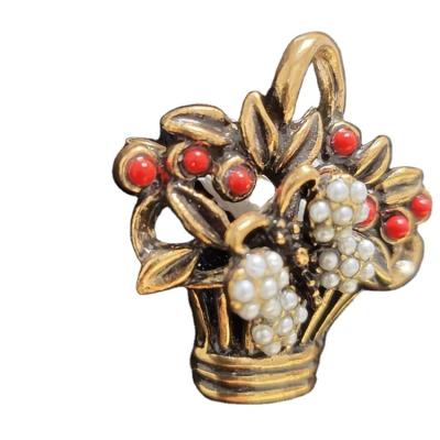 China Unique Product Italy Fashion Jewelry Italian Elegant Hot Selling High Quality Handmade Brooches For Girlfriends for sale