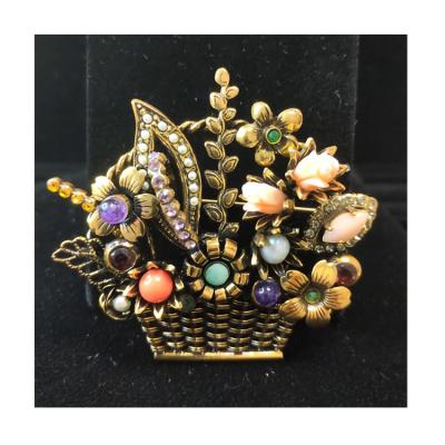 China New Reasonable Price Unique Design Color Italian Elegant Stones And Fine Jewelry Brass Brooches For Female for sale