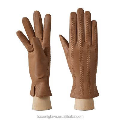 China Pimp Touchscreen Weaving Fancy And Artist Fashion Genuine Sheepskin Touchscreen Driving Winter Leather Gloves For Women for sale