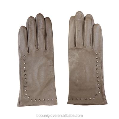 China Luxury Sale Taupe Color Genuine Leather Gloves Winter Durable And Fashionable Outdoor Women for sale