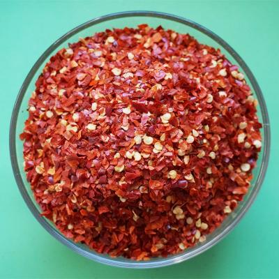 China Dried dry red chili peppers crush spicy crushed pepper flakes with chili pepper seeds for sale