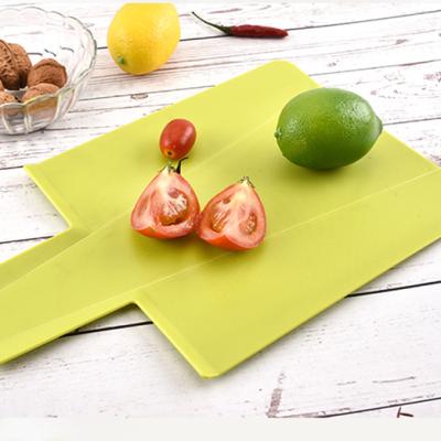 China Sustainable Wholesale High Quality PP BPA Free Large Eco-Friendly Foldable Cutting Board With Handle for sale