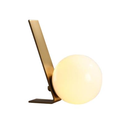 China Designer Room Decoration Table Lamps Modern Home Warm Gold Table Lamps Lighting Led Desk Light for sale